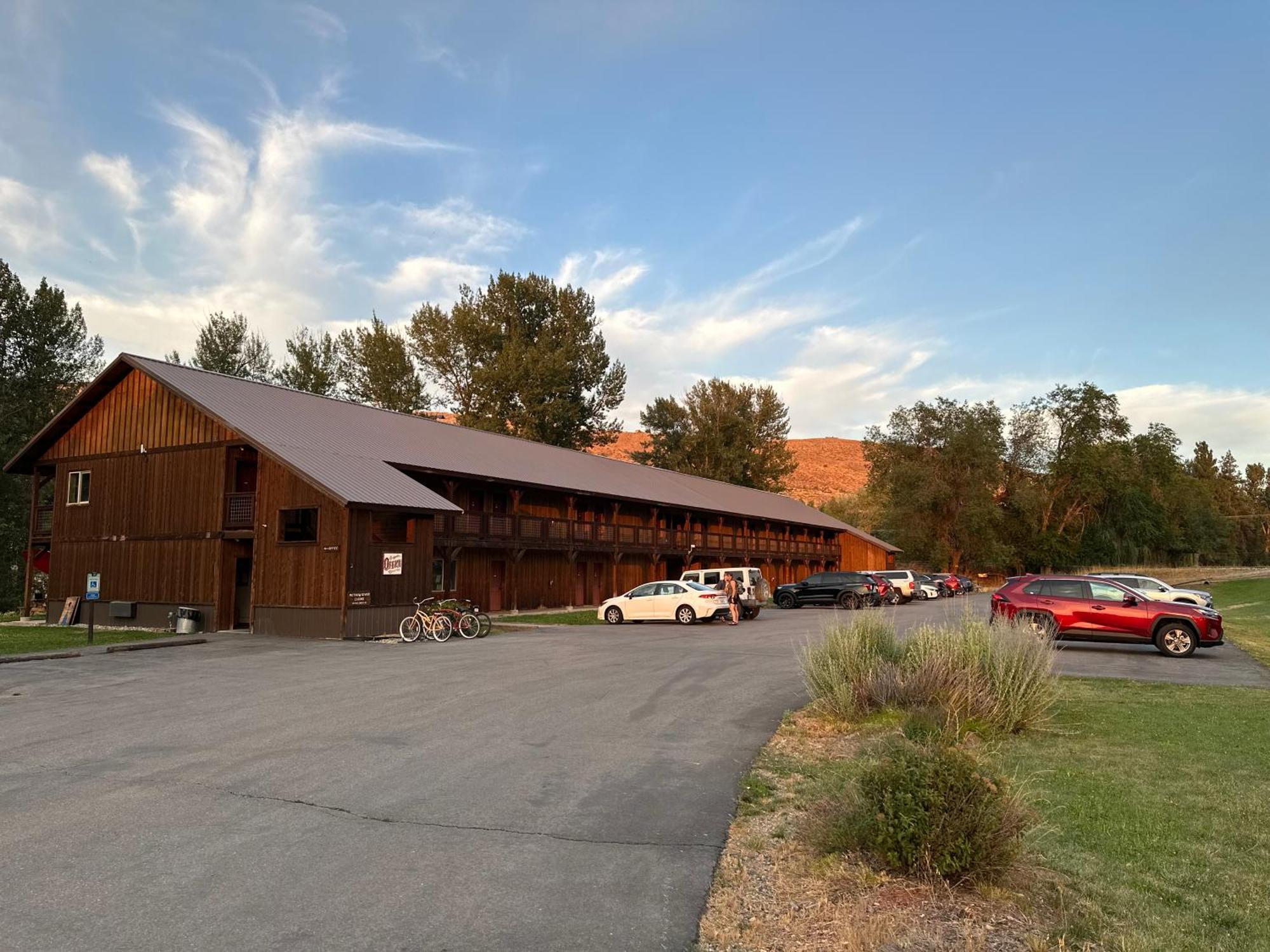Methow River Lodge And Cabins Уинтроп Екстериор снимка