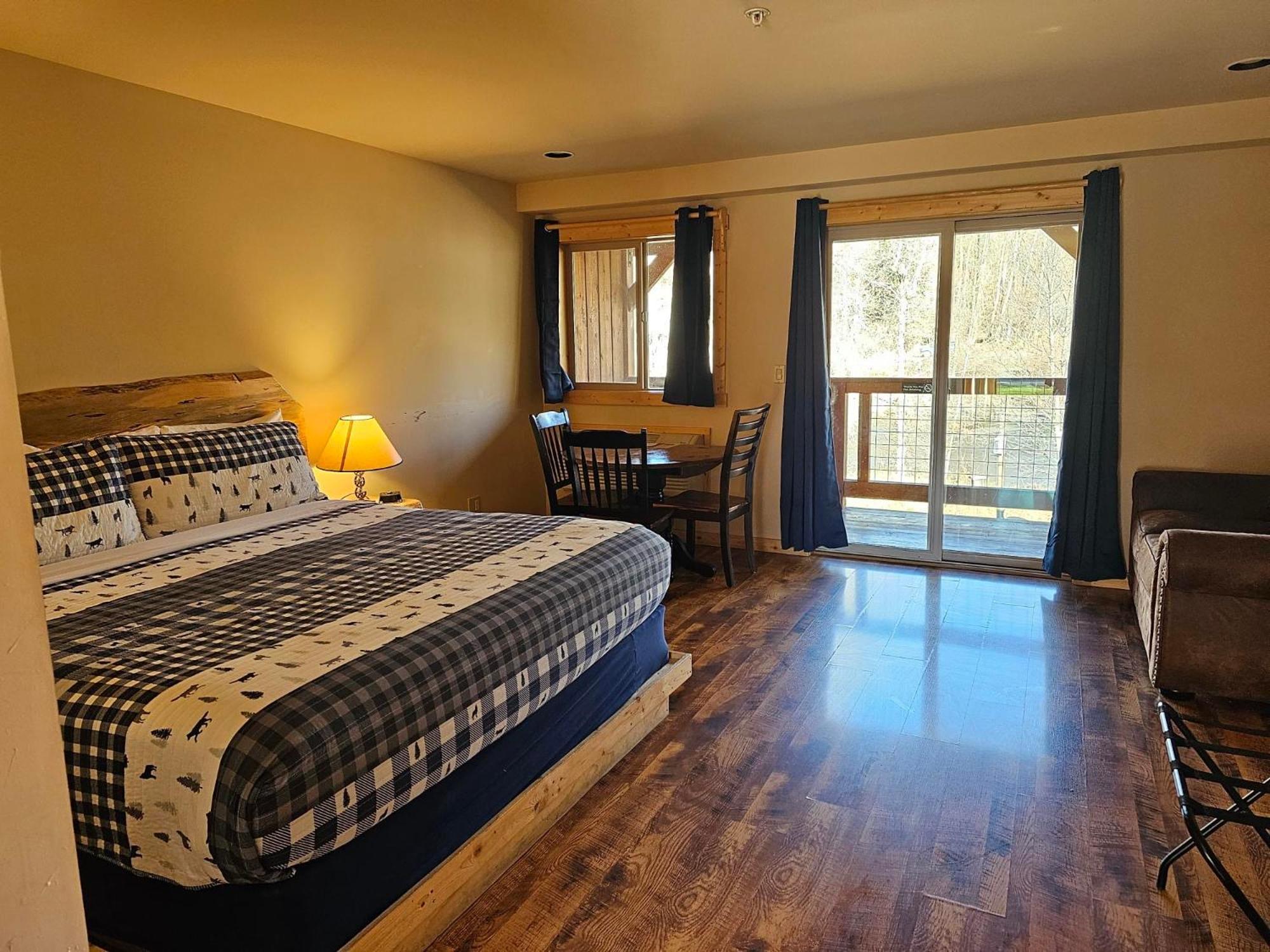 Methow River Lodge And Cabins Уинтроп Екстериор снимка