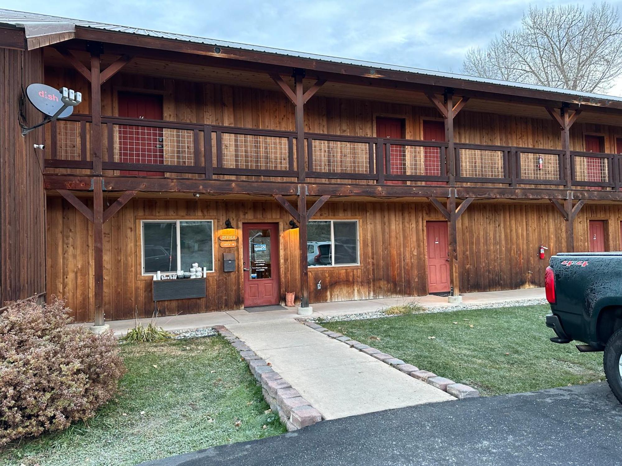 Methow River Lodge And Cabins Уинтроп Екстериор снимка