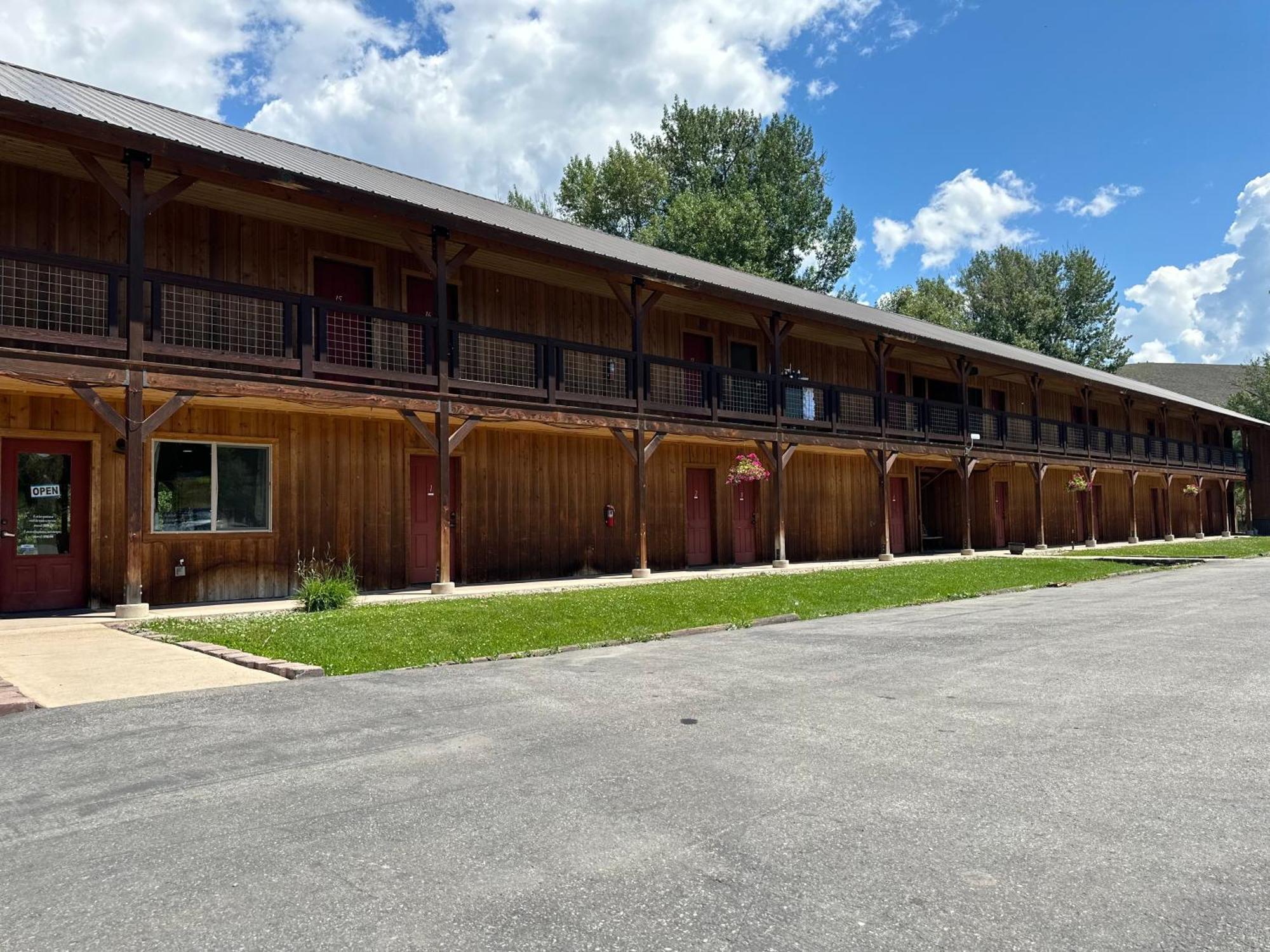 Methow River Lodge And Cabins Уинтроп Екстериор снимка