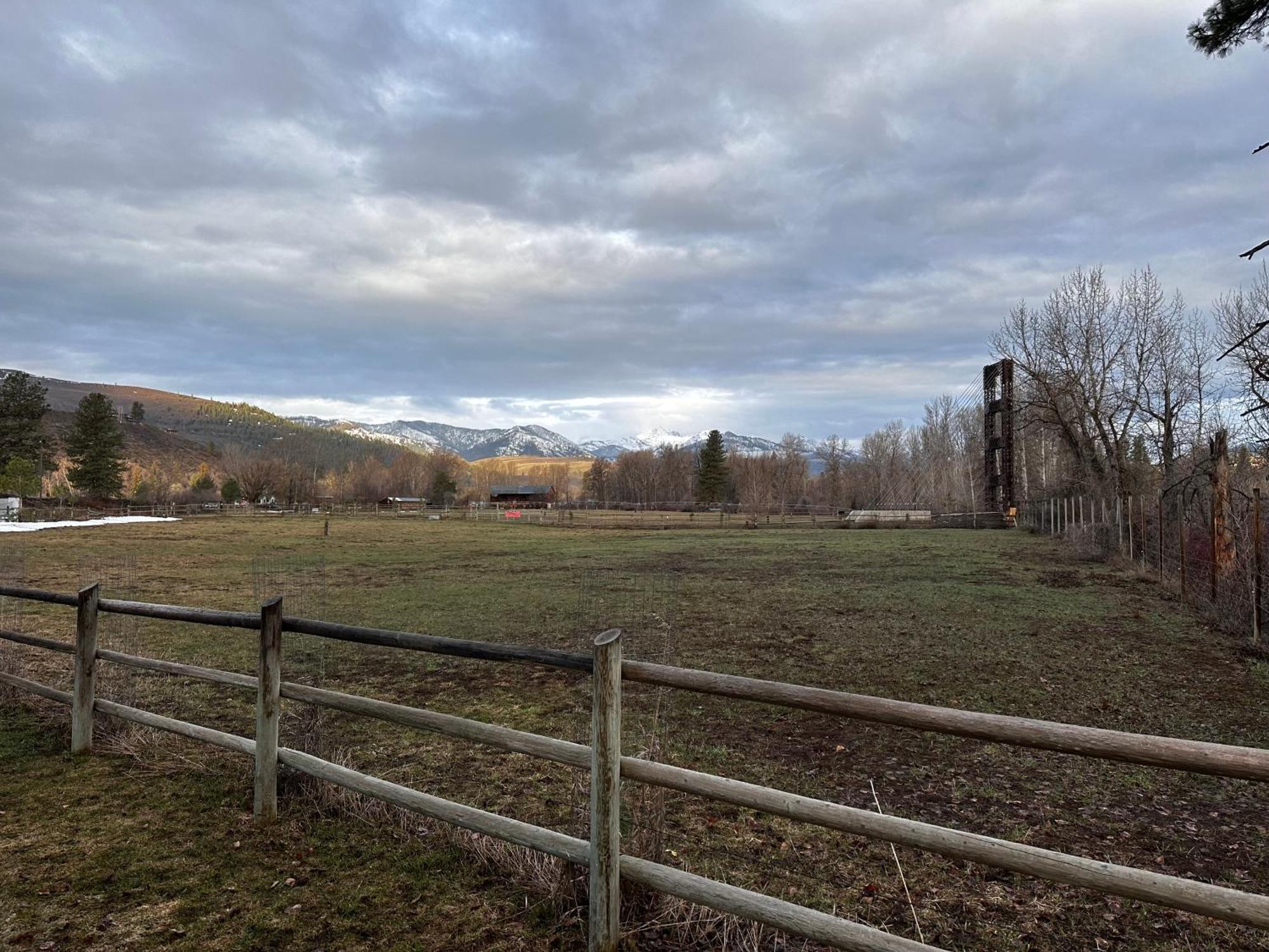 Methow River Lodge And Cabins Уинтроп Екстериор снимка