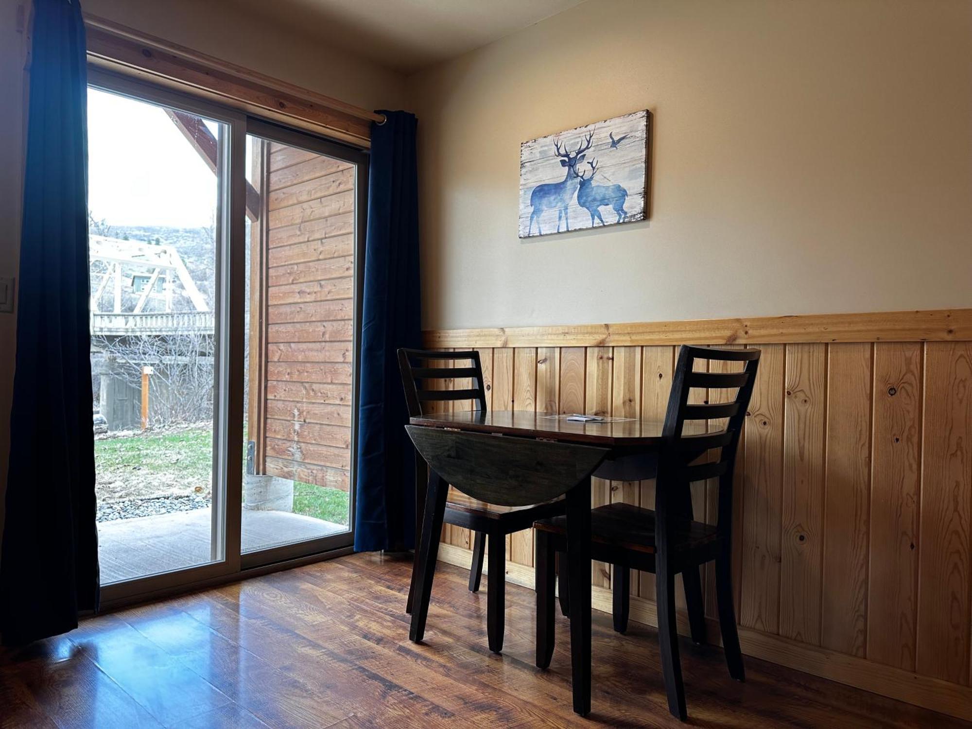 Methow River Lodge And Cabins Уинтроп Екстериор снимка