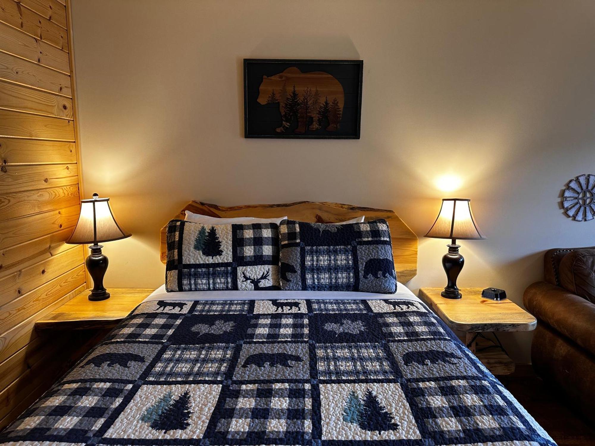 Methow River Lodge And Cabins Уинтроп Екстериор снимка