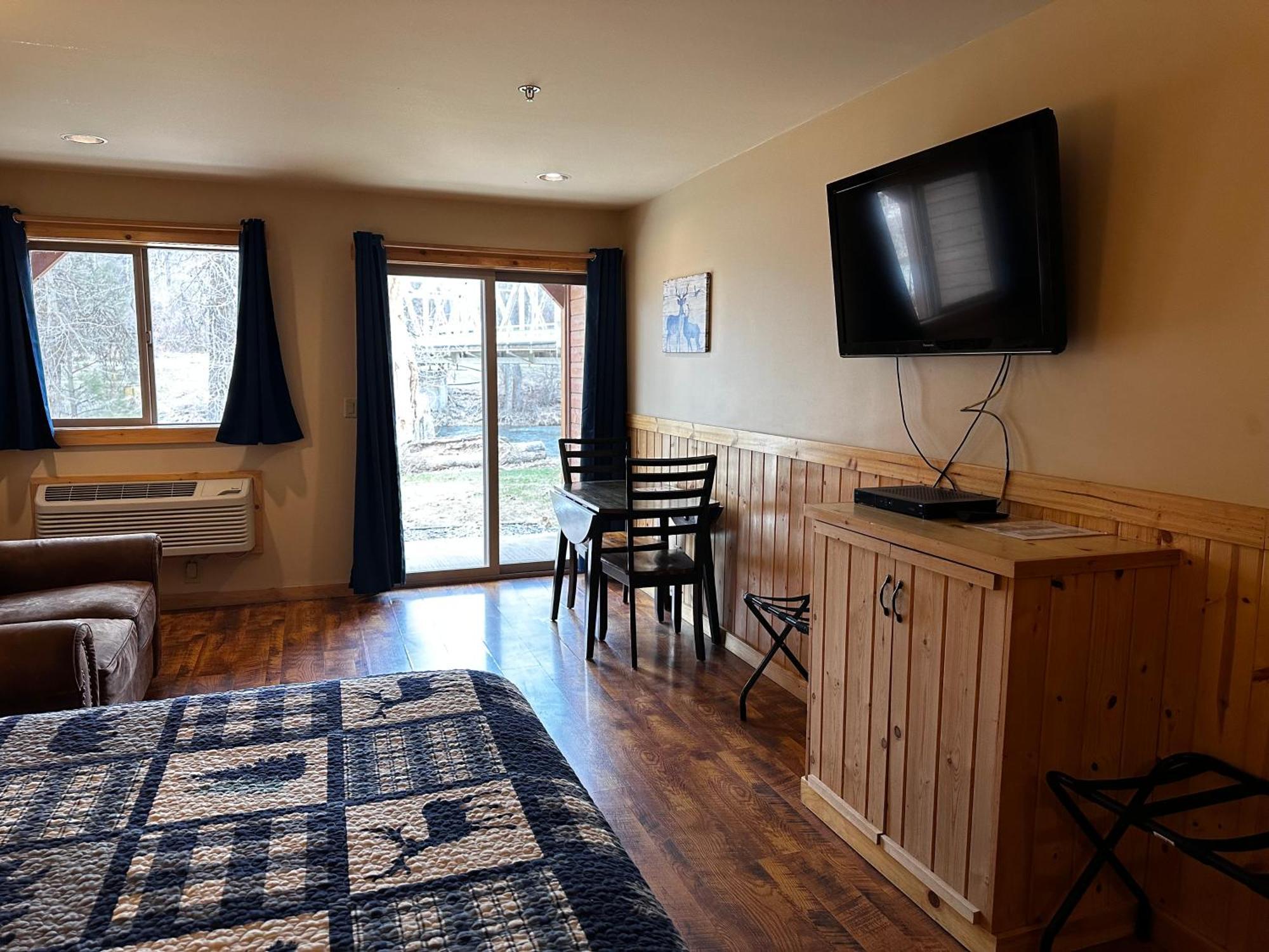 Methow River Lodge And Cabins Уинтроп Екстериор снимка